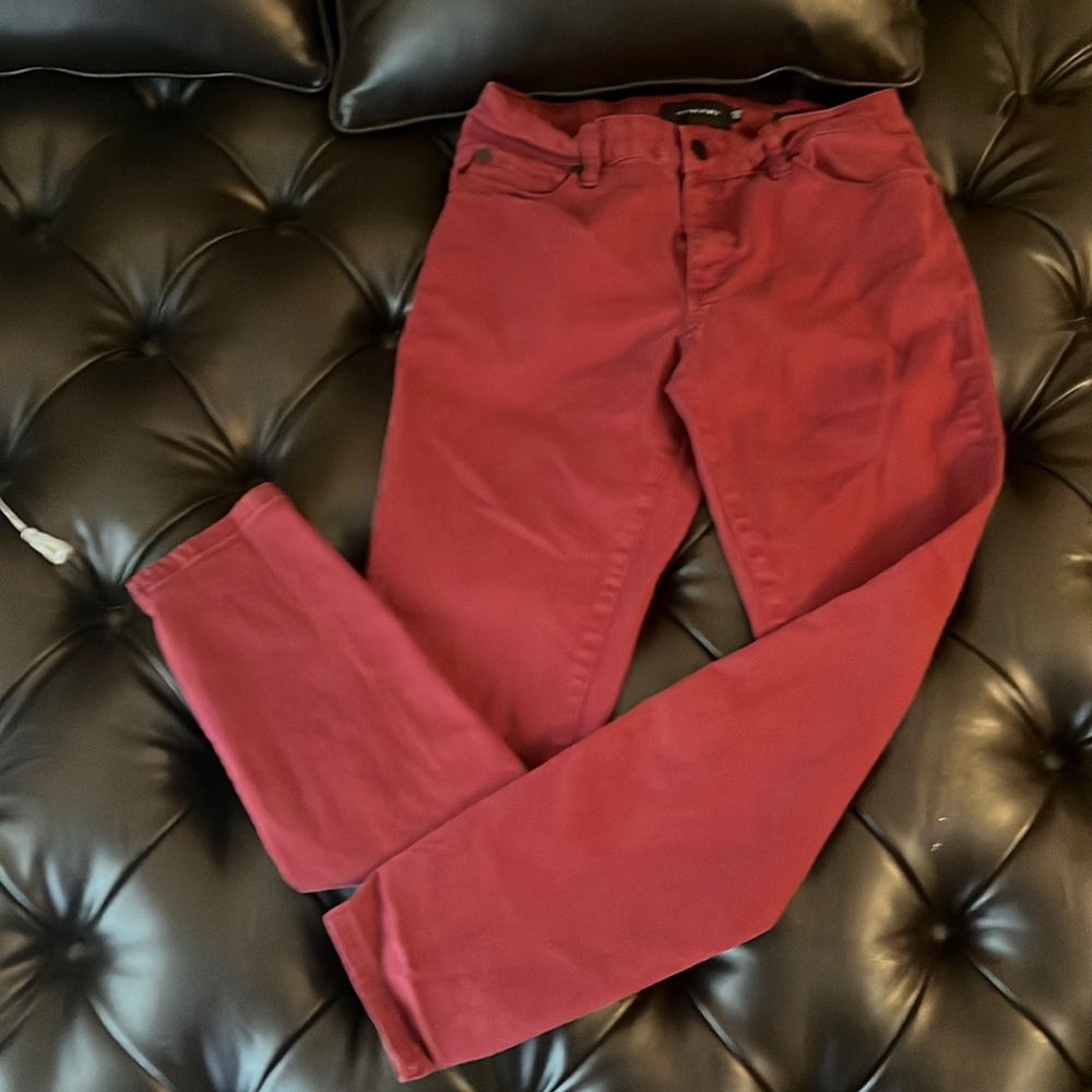 Skinny Jeans - Tahari Kelley Burgundy